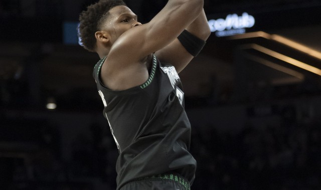 爱德华兹本赛季第9次砍下40+ 追平东契奇 并列联盟第一